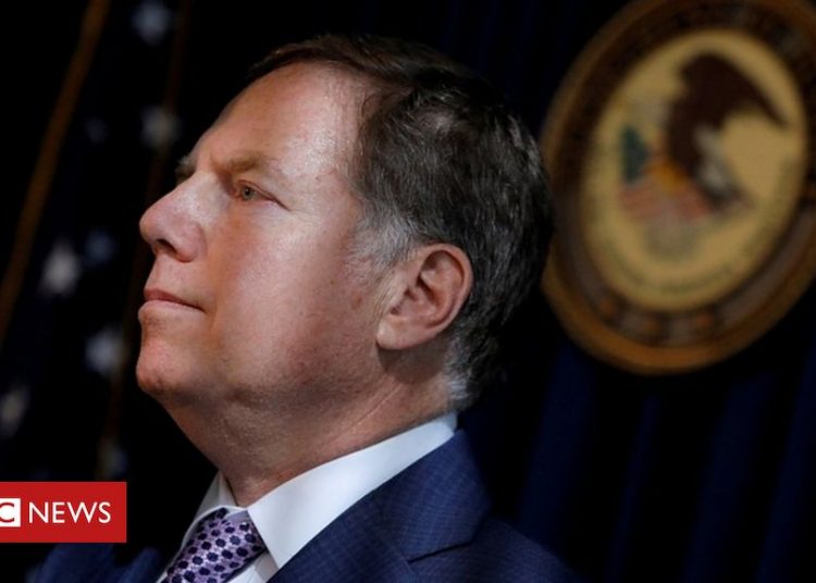 Top US prosecutor refuses to step down